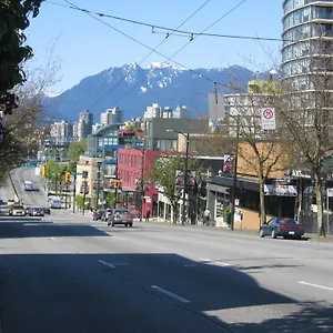 https://charming-heritage-home-with-mountain-and-city-views.vancouver-hotels-bc.net